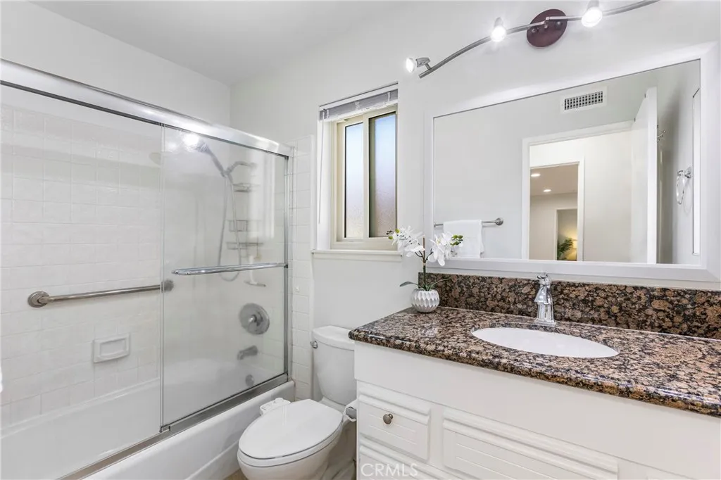 2nd Primary En-suite Bathroom