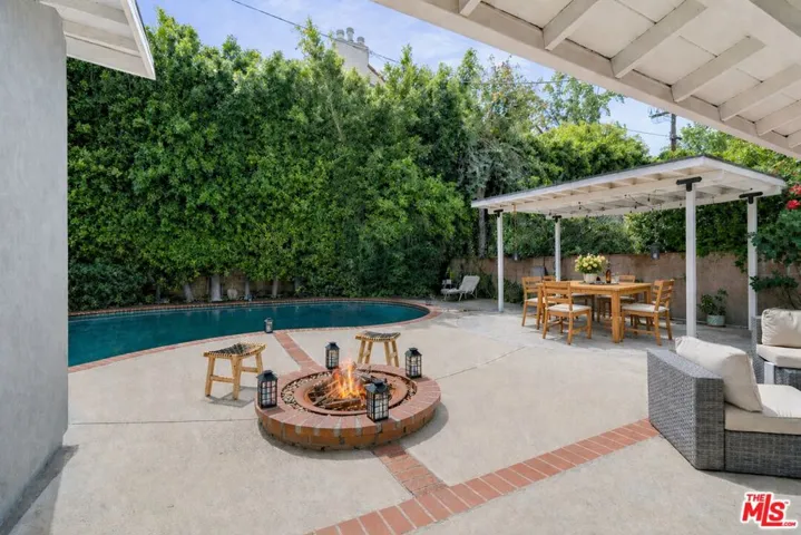 14346 Killion Street, Sherman Oaks, California 91401