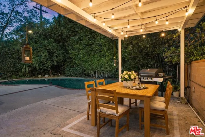 14346 Killion Street, Sherman Oaks, California 91401