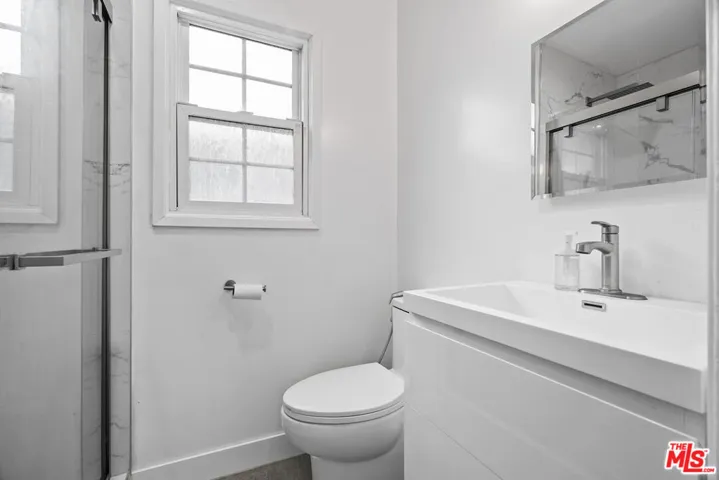 14346 Killion Street, Sherman Oaks, California 91401
