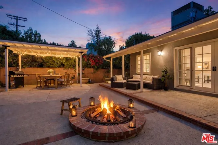 14346 Killion Street, Sherman Oaks, California 91401