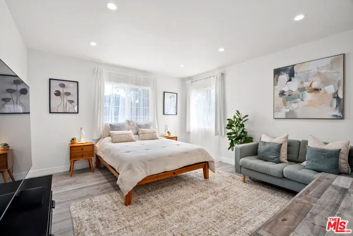 14346 Killion Street, Sherman Oaks, California 91401