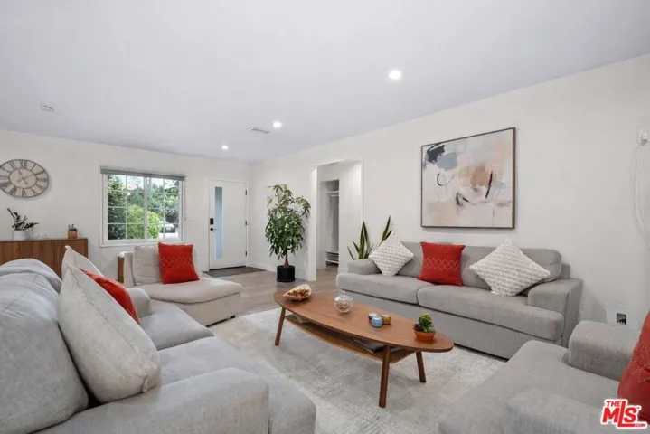 14346 Killion Street, Sherman Oaks, California 91401