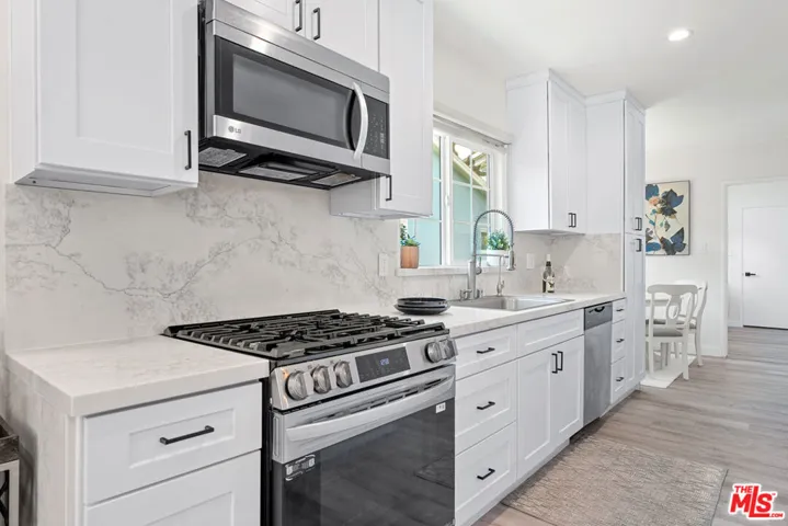 14346 Killion Street, Sherman Oaks, California 91401
