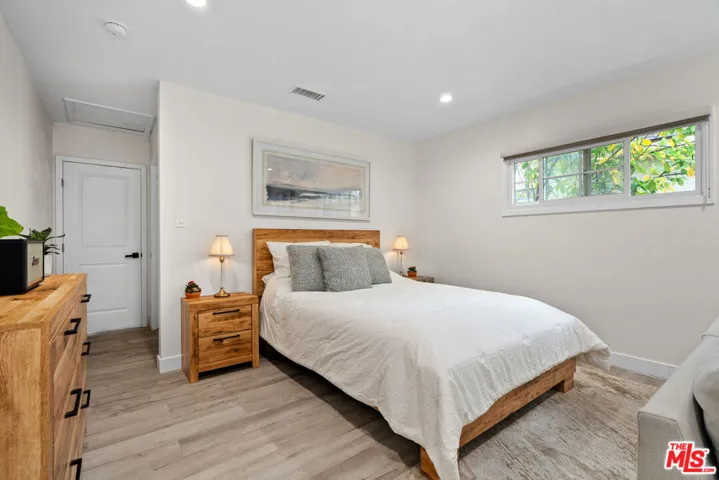 14346 Killion Street, Sherman Oaks, California 91401