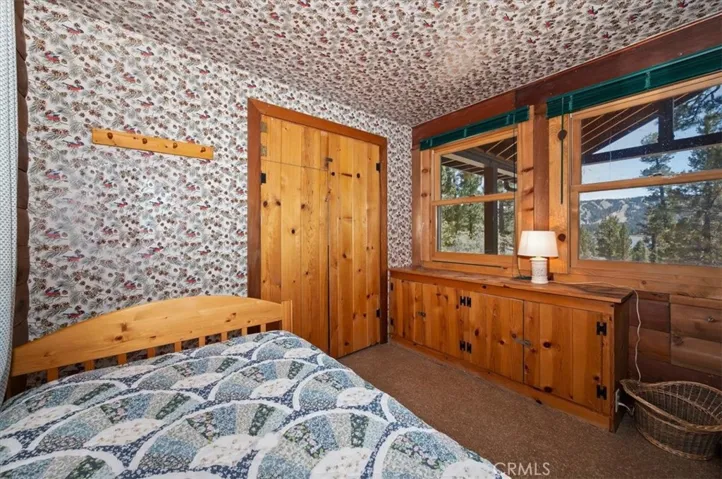 4 Lakeview Track, Fawnskin, California 92333