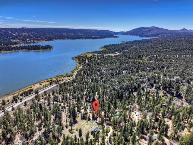 4 Lakeview Track, Fawnskin, California 92333