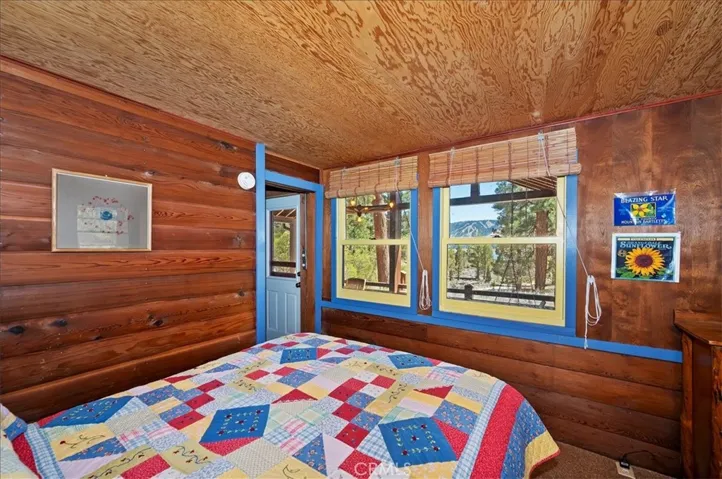 4 Lakeview Track, Fawnskin, California 92333