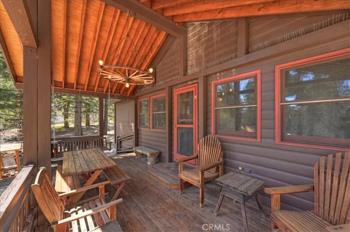 4 Lakeview Track, Fawnskin, California 92333