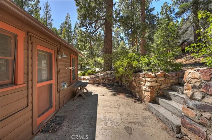 4 Lakeview Track, Fawnskin, California 92333