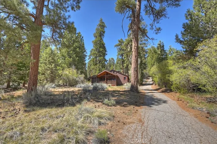4 Lakeview Track, Fawnskin, California 92333