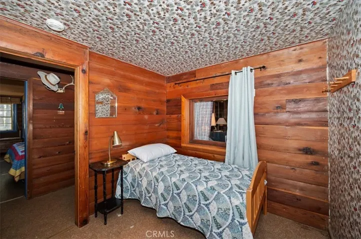 4 Lakeview Track, Fawnskin, California 92333