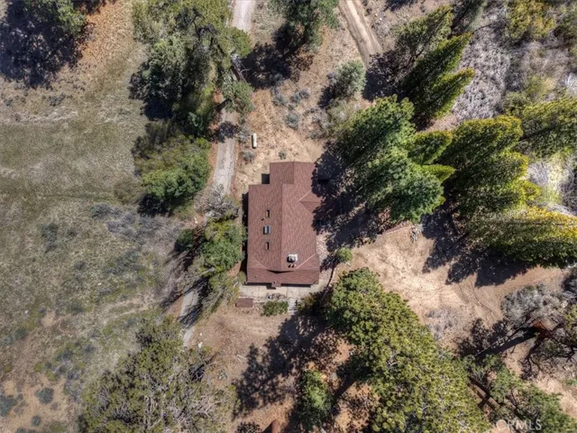 4 Lakeview Track, Fawnskin, California 92333