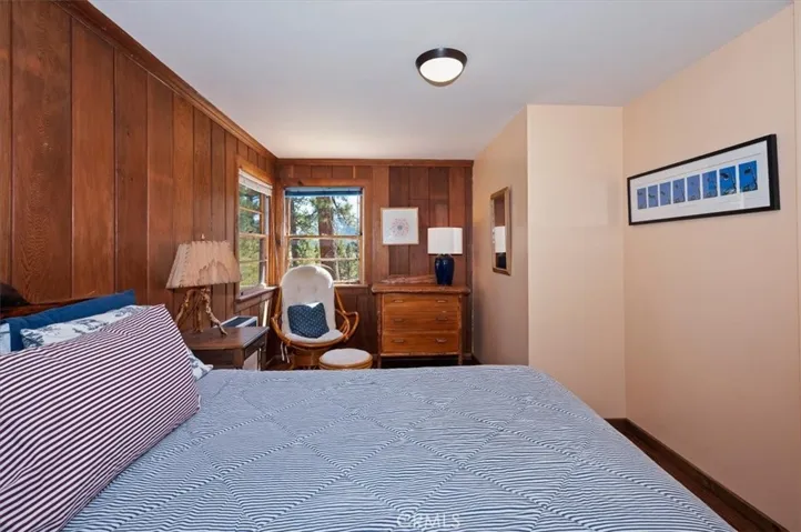 4 Lakeview Track, Fawnskin, California 92333
