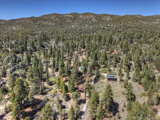 4 Lakeview Track, Fawnskin, California 92333