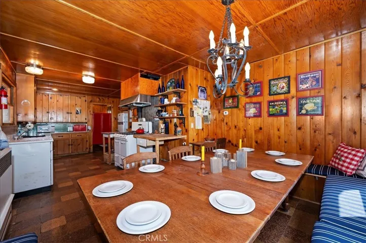4 Lakeview Track, Fawnskin, California 92333