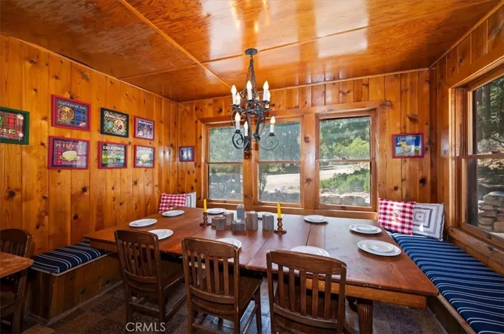 4 Lakeview Track, Fawnskin, California 92333