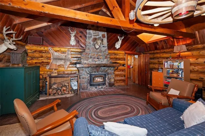 4 Lakeview Track, Fawnskin, California 92333