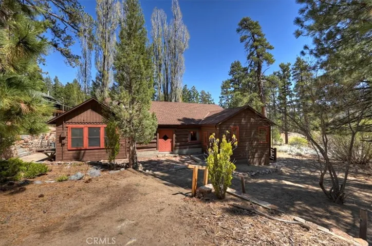 4 Lakeview Track, Fawnskin, California 92333