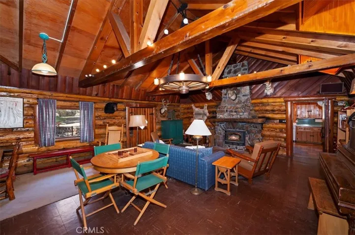 4 Lakeview Track, Fawnskin, California 92333