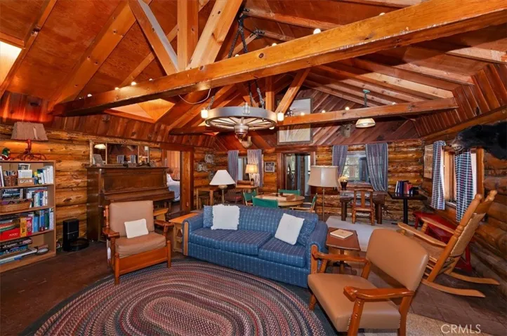 4 Lakeview Track, Fawnskin, California 92333