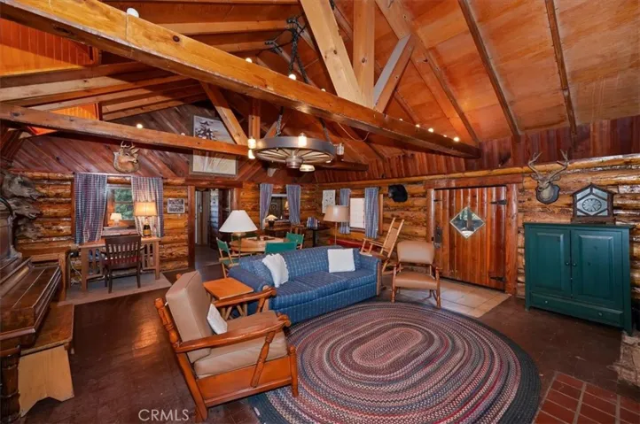 4 Lakeview Track, Fawnskin, California 92333
