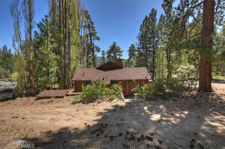 4 Lakeview Track, Fawnskin, California 92333