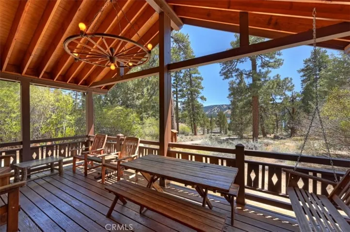 4 Lakeview Track, Fawnskin, California 92333