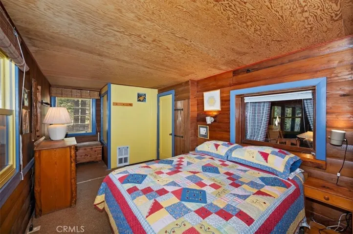 4 Lakeview Track, Fawnskin, California 92333