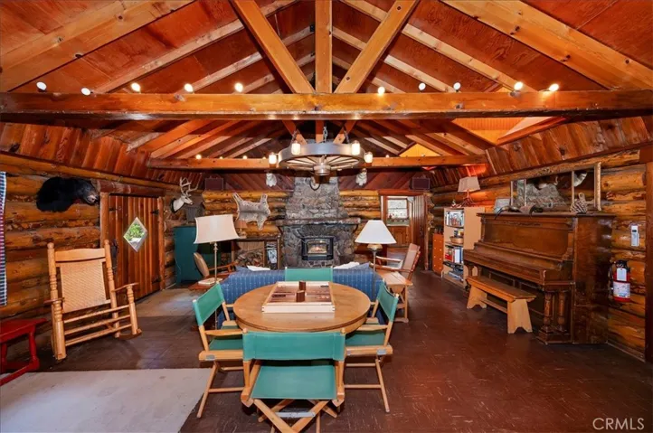 4 Lakeview Track, Fawnskin, California 92333