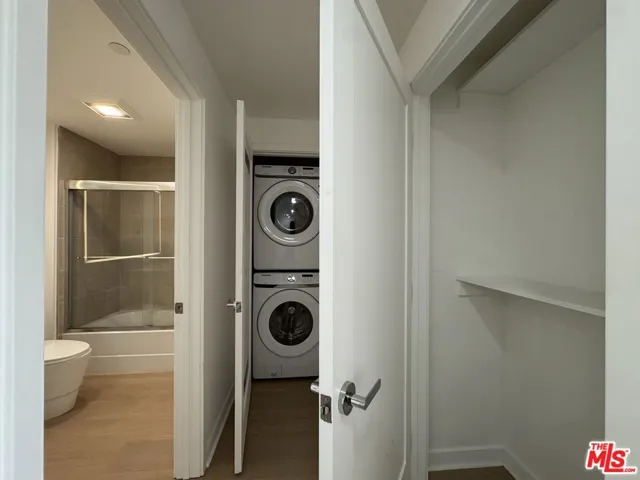 Bathroom & Washer n Dryer
