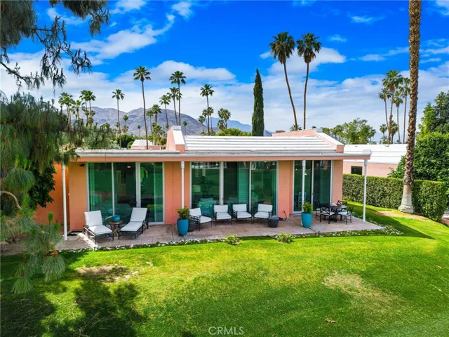 Large patio- great location!