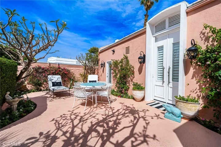 Private Courtyard