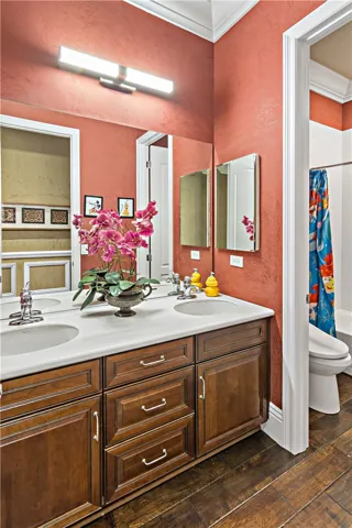 Bathroom (Hall)
