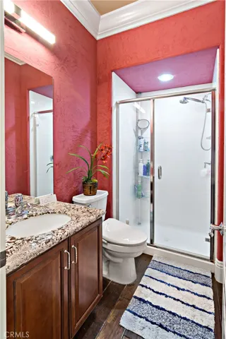 Bathroom (Front)