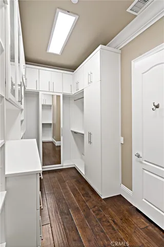 Primary Bedroom - Closet