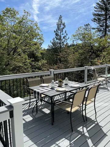 Outdoor eating area overlooking wooded​​‌​​​​‌​​‌‌​​‌​​​‌‌​​​‌​​‌‌​​‌‌​​‌‌​​​​ area
