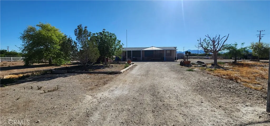 Front driveway into the property