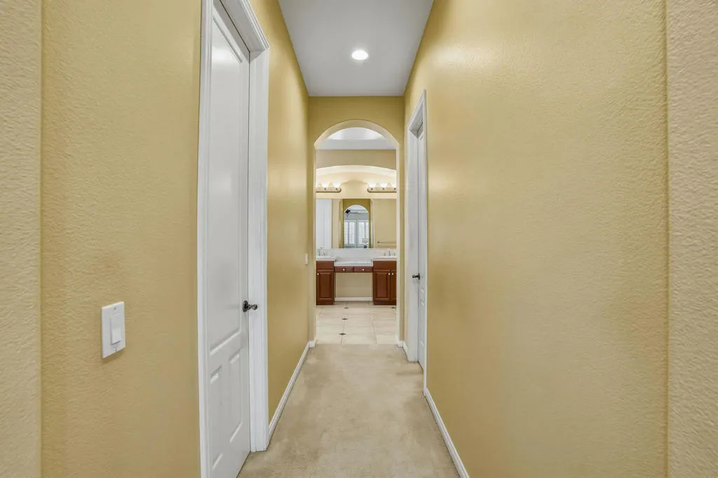 Dual walk-in Closets