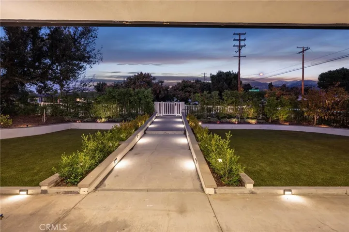 3890 Shadow Grove Road, Pasadena, California 91107