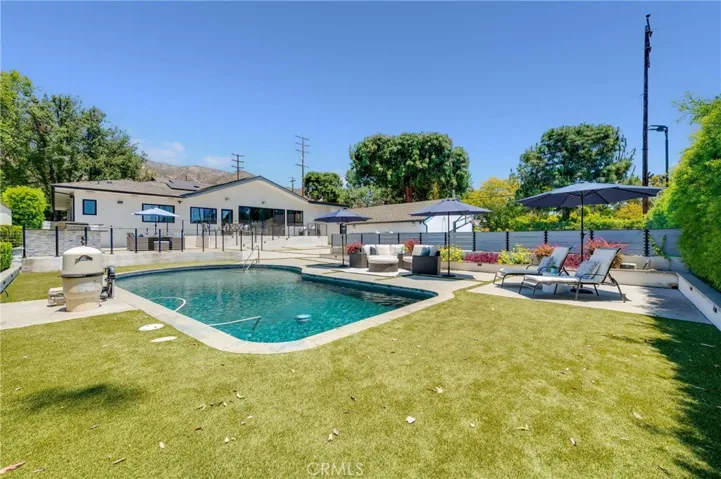 3890 Shadow Grove Road, Pasadena, California 91107