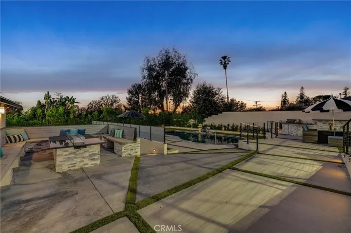 3890 Shadow Grove Road, Pasadena, California 91107
