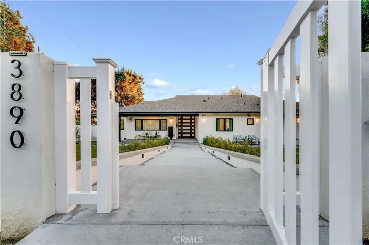3890 Shadow Grove Road, Pasadena, California 91107