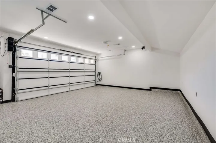 3890 Shadow Grove Road, Pasadena, California 91107