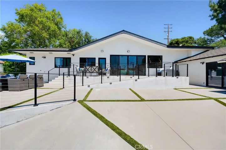 3890 Shadow Grove Road, Pasadena, California 91107