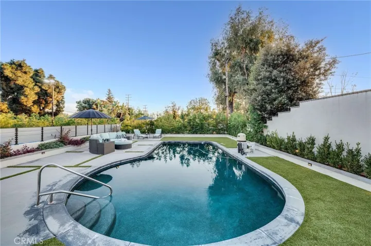 3890 Shadow Grove Road, Pasadena, California 91107