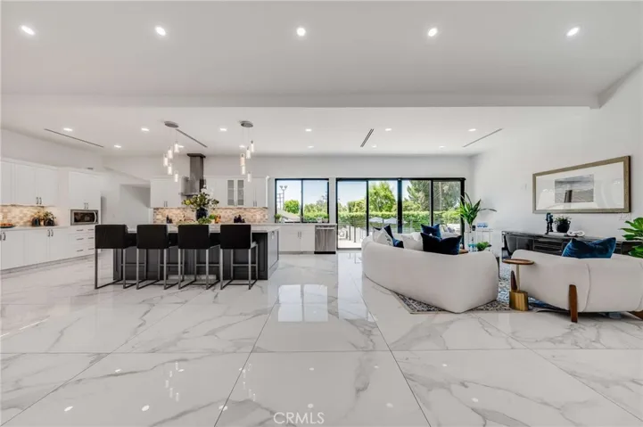 3890 Shadow Grove Road, Pasadena, California 91107
