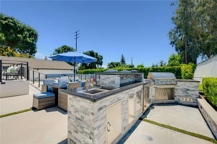 3890 Shadow Grove Road, Pasadena, California 91107