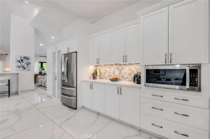 3890 Shadow Grove Road, Pasadena, California 91107