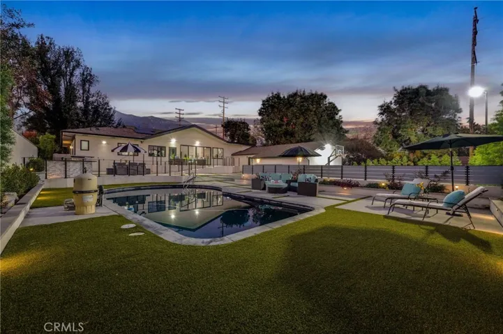 3890 Shadow Grove Road, Pasadena, California 91107